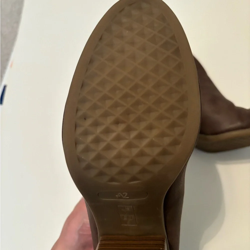 A2 by AEROSOLES Taupe Zip Back Heeled Ankle Boots Size 7